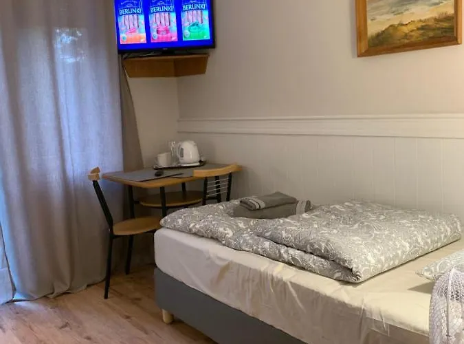 Ohana Budget W Juracie 招待所